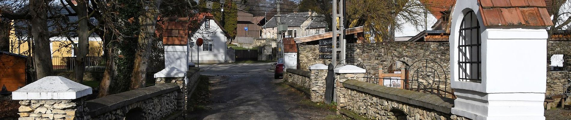 Percorso A piedi Kapolcs - S+ (Kapolcs, am. - Kecske-kő - Alsó-erdő - Kettős-tó) - Photo