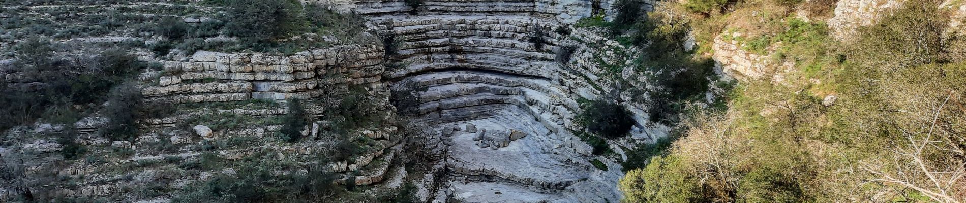 Tour Wandern Balazuc - Balazuc Gens Tombe du Géant 20km - Photo