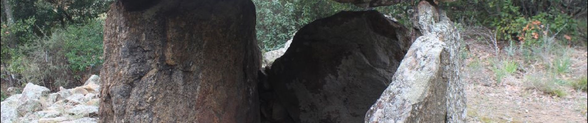 Point of interest Feilluns - dolmen de la Cauna del Moro - Photo