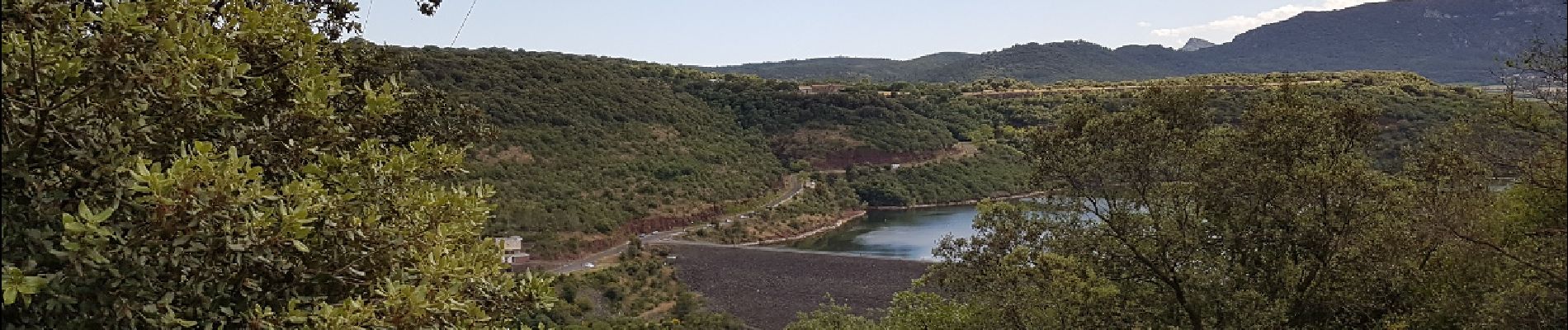 Excursión Marcha nórdica Celles - Les Vailhés - Lac du Salagou - Plateau de l'Auverne 15 km - Photo