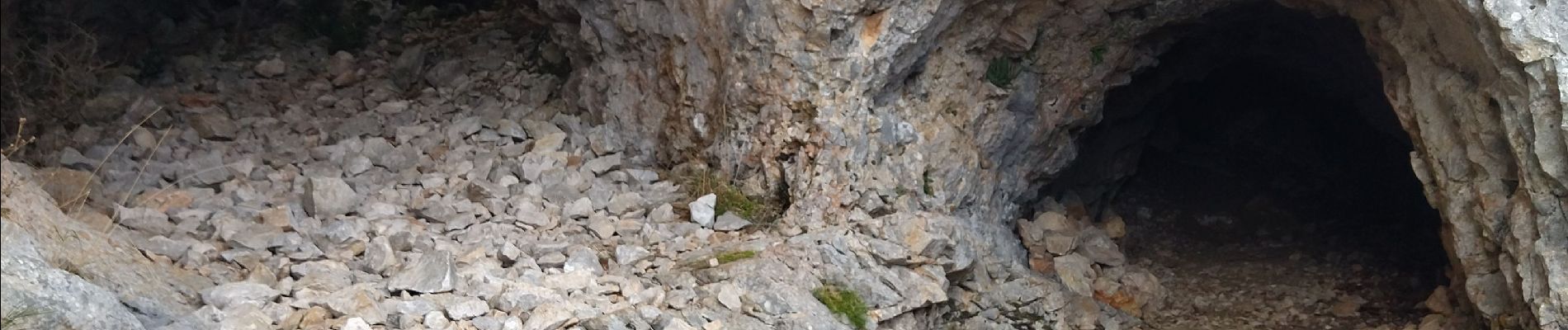 Tocht Stappen Châteaudouble - 26 grotte sarrazin - Photo