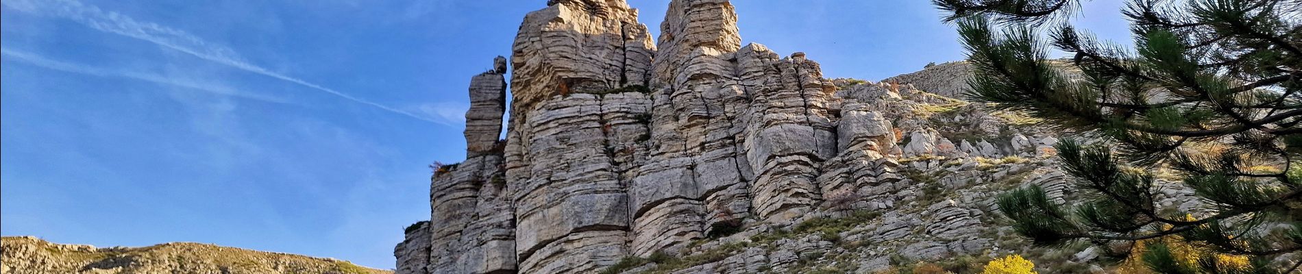 Tour Wandern Valavoire - Château de la mole - Col de la Sapie - Photo