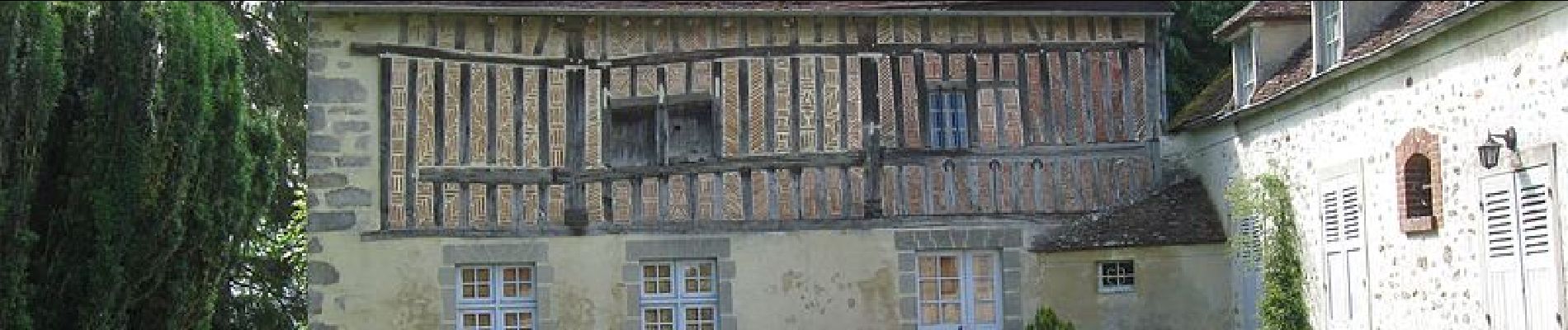 Point d'intérêt Chartronges - POI : Chartroncges : Maison à colombage classée - Photo