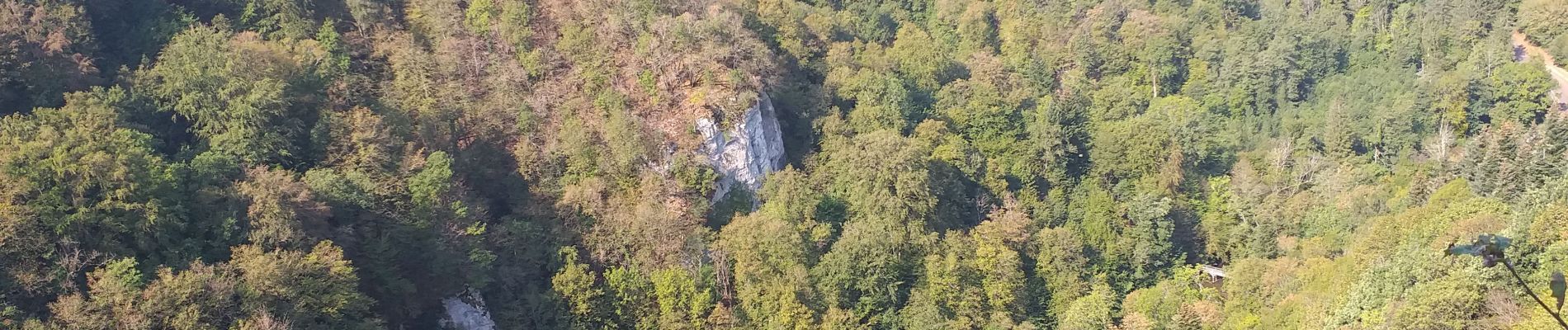 Tour Wandern Nans-sous-Sainte-Anne - ruines du château sainte anne - Photo