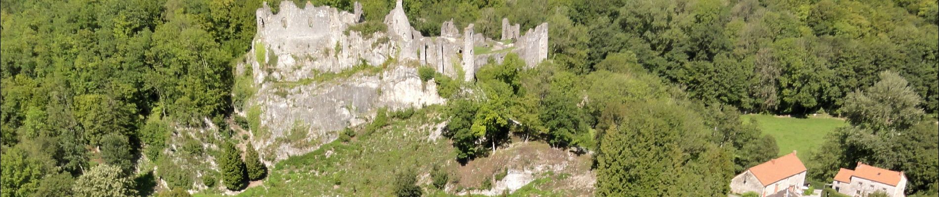 Point of interest Onhaye - Ruines de Montaigle - Photo
