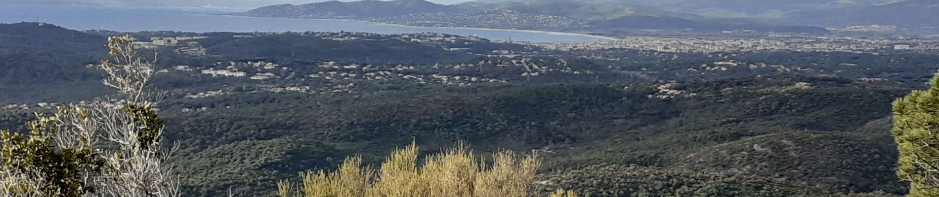 Tour Wandern Saint-Raphaël - Barre du Roussivau les sommets des Perthus Gué de la Font du  Pommier - Photo