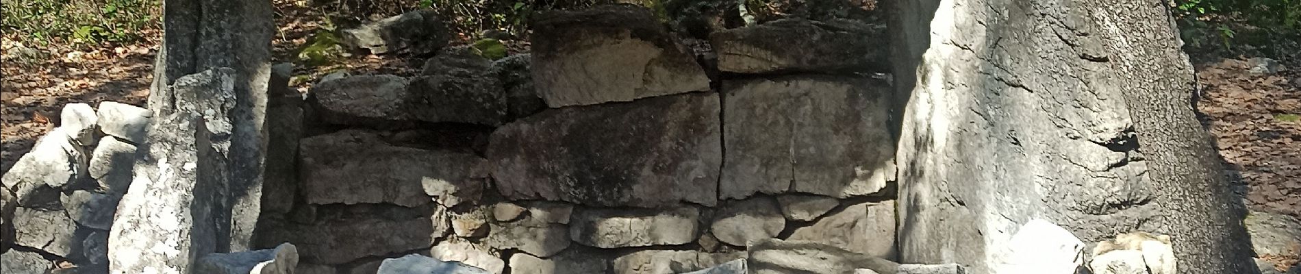 Tocht Stappen Cabasse - le dolmen  - Photo