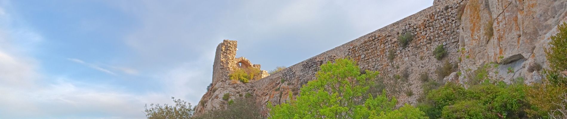 Tour Wandern Opoul-Périllos - cauna roja . perillos . château d´opoul  - Photo