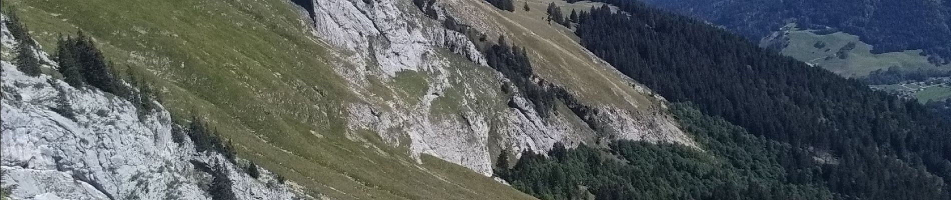 Excursión Senderismo Le Reposoir - au dessus de la grotte de motarquis - Photo