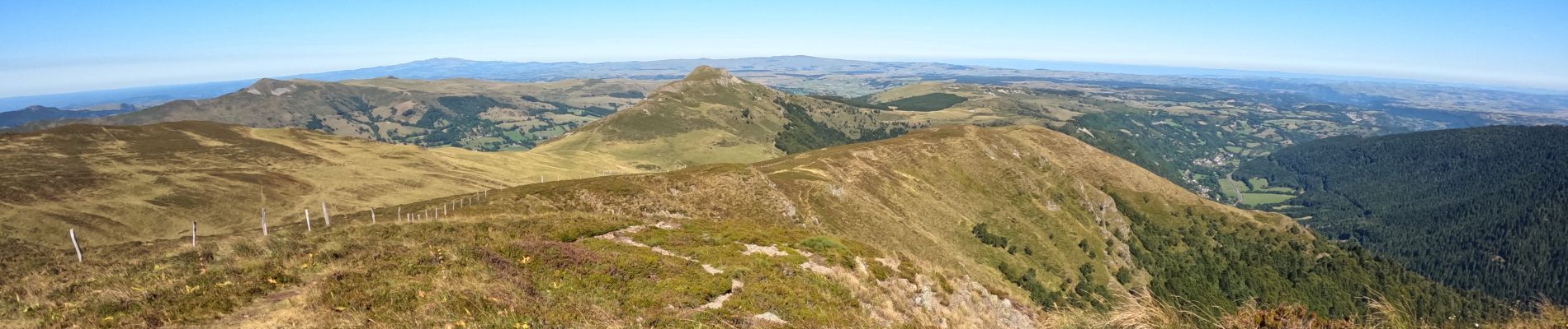 Tocht Te voet Laveissière - font de cere bec de l' aigle  col de renonder  - Photo