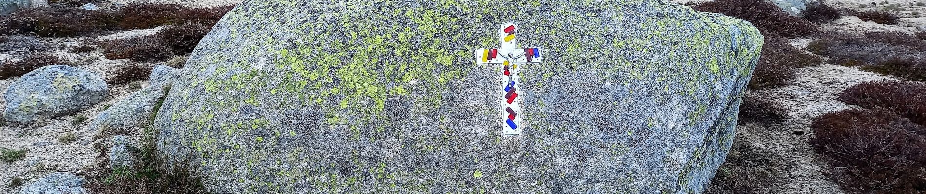 POI Pont de Montvert - Sud Mont Lozère - crucifix sur rocher hors piste  - Photo