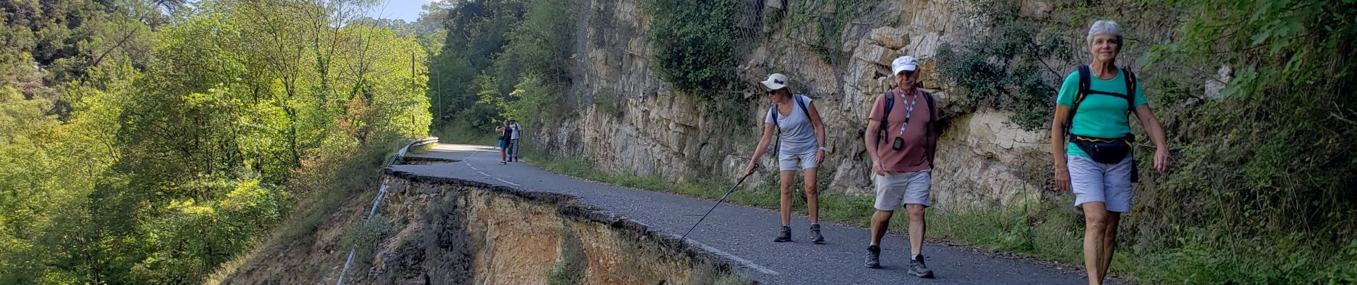 Excursión Senderismo Châteaudouble - Les Gorges, la route coupée, le village - Photo