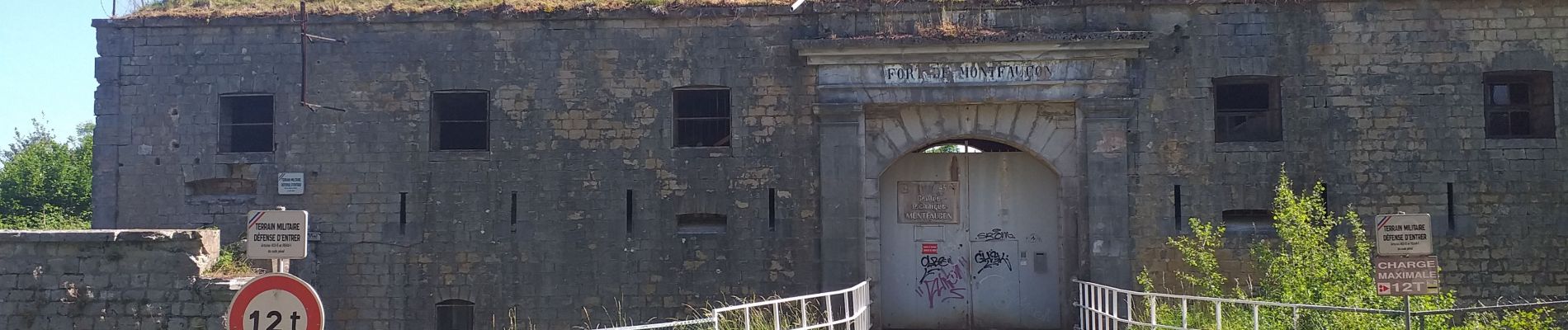 Excursión Senderismo Montfaucon - Montfaucon : son château, ses forts - Photo