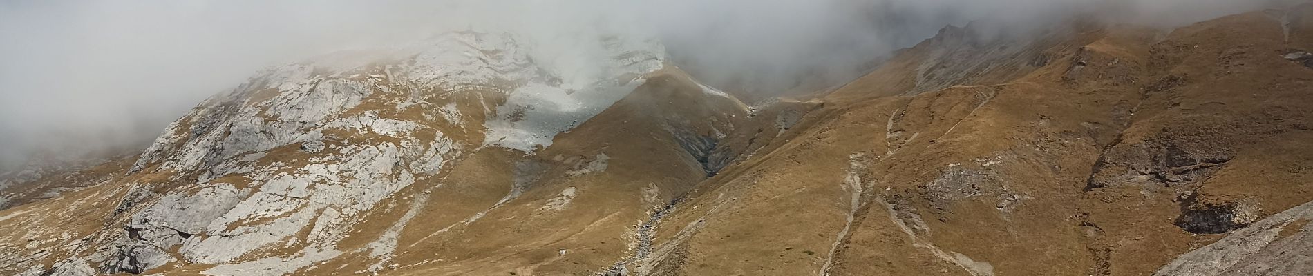 Randonnée Marche Savièse - Une cabane dans les rochers - Photo