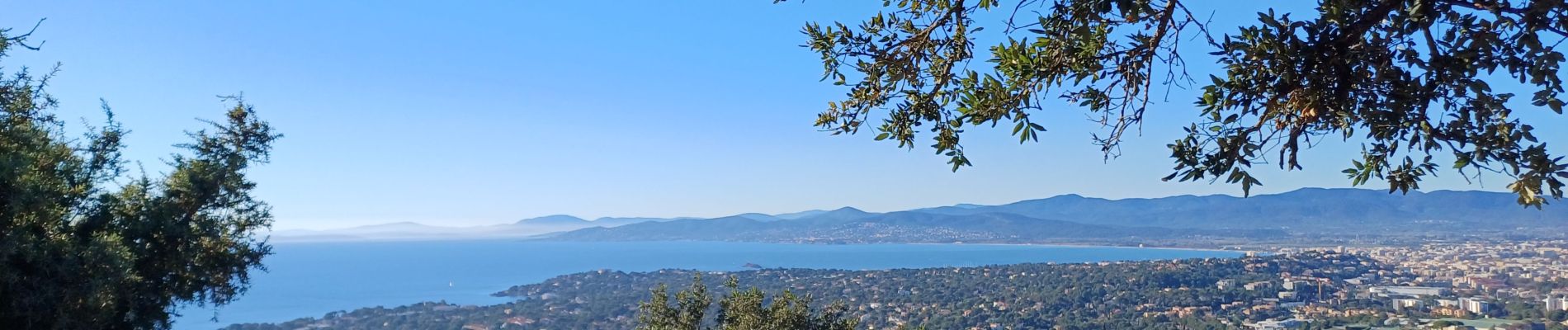 Tocht Stappen Saint-Raphaël - les ferrières depuis le parcours pédestre de St Raphaël - Photo