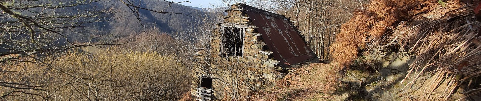 Trail Walking Le Port - le hameau des granges de Goutets - Photo