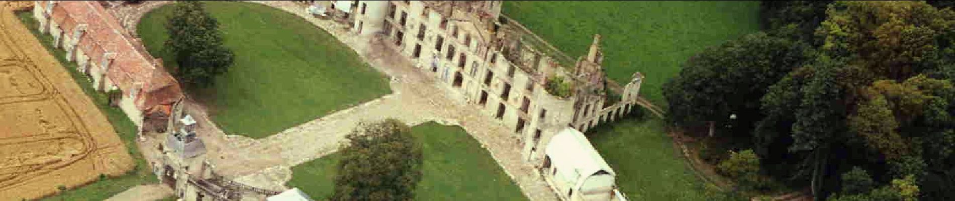 Tocht Te voet Vensat - De manoirs en chateaux - Photo