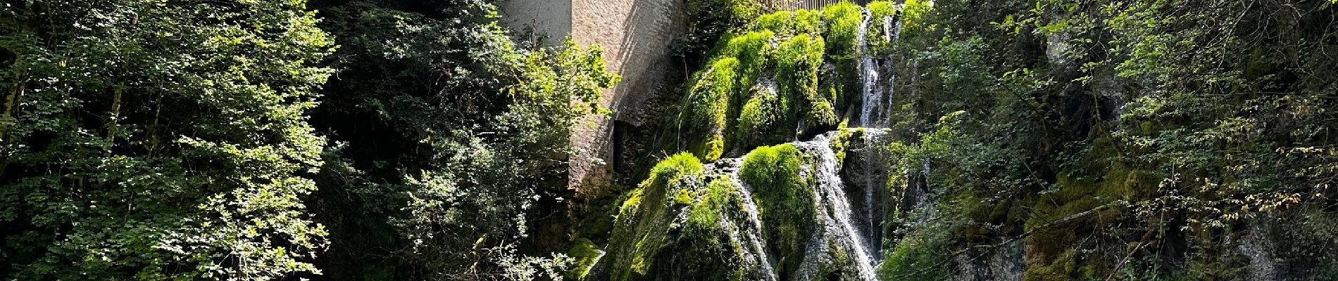 Tocht Stappen Montperreux - La source bleue et sa grande cascade à Montperreux  - Photo