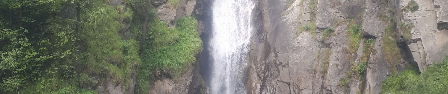 Tour Wandern Le Bourg-d'Oisans - Villard notre dame en traversée par le sentier de la Gorge - Photo