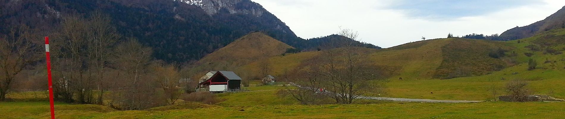 Percorso A piedi Bilhères - Le Plateau de Benou et les Cromlechs de Lous Couraus - Photo