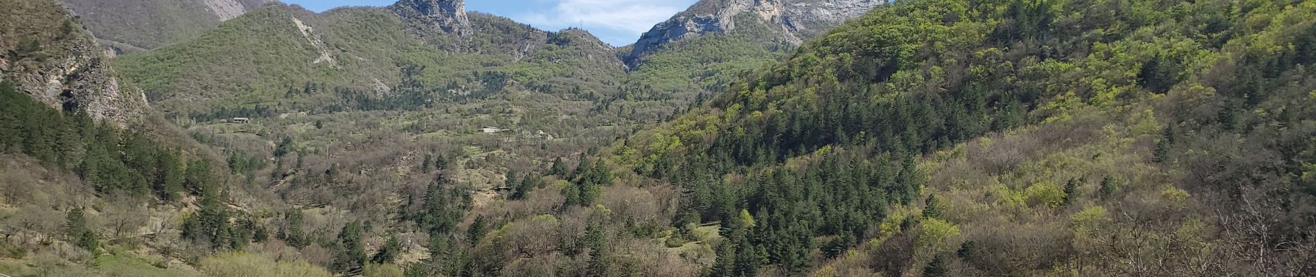 Randonnée Marche Châteaufort - châteaufort St gêniez ravin de basse terre - Photo