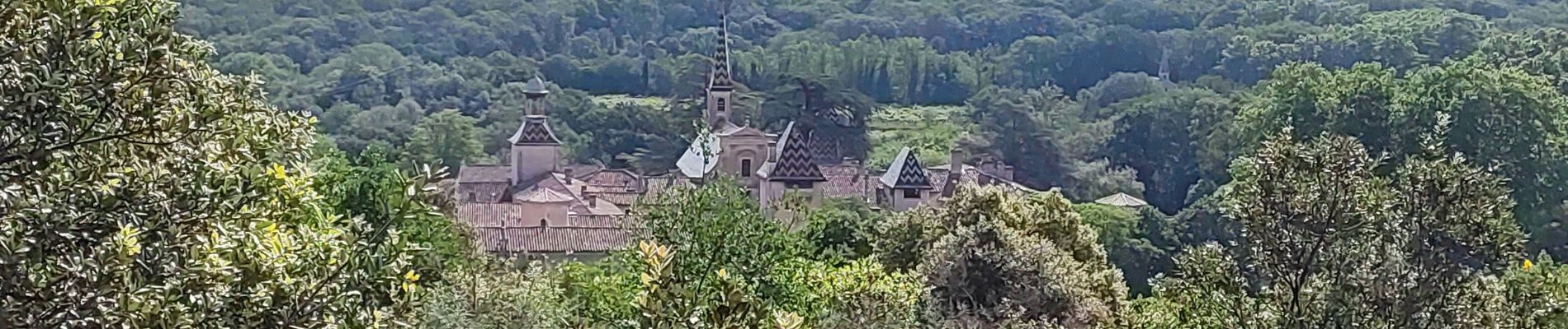 Trail Walking Saint-Laurent-de-Carnols - chapelle de Valbonne - Photo