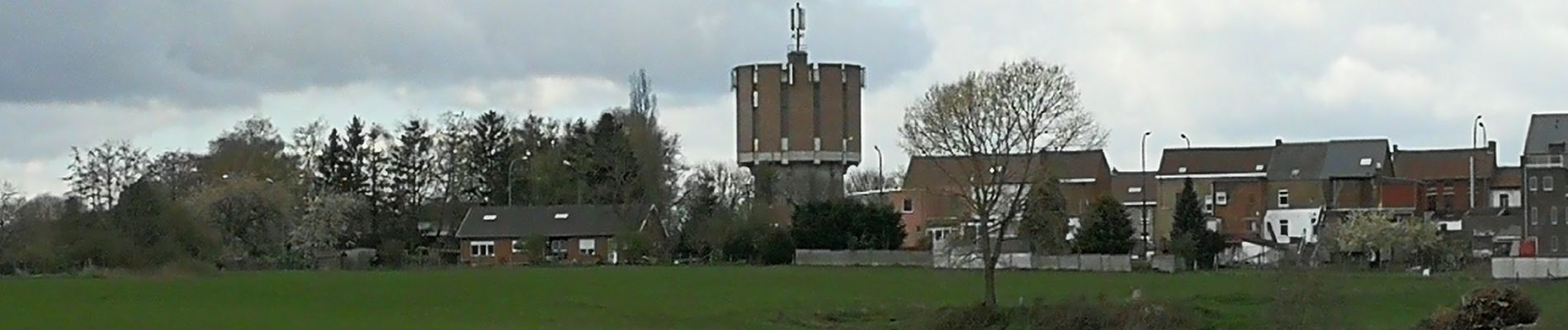 Point d'intérêt Braine-le-Comte - Vue vers l'ouest sur le chateau d'eau du Chemin Millecamps (Rebecq) - Photo