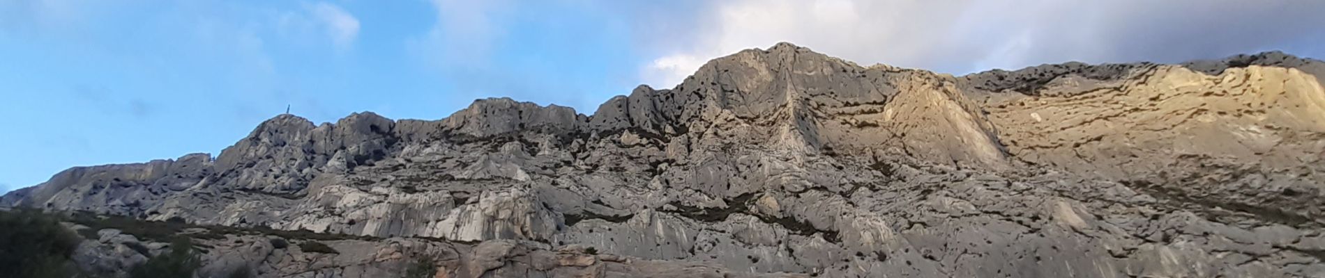 Trail Walking Saint-Antonin-sur-Bayon - Oppidum Utinos - Photo