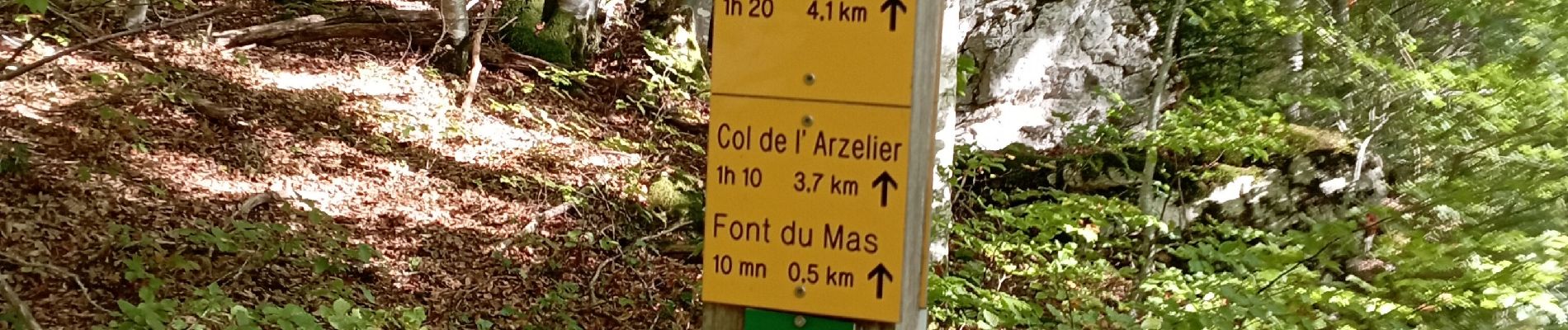 Tour Wandern Château-Bernard - tête des chaudières et rocher de la Balme  - Photo