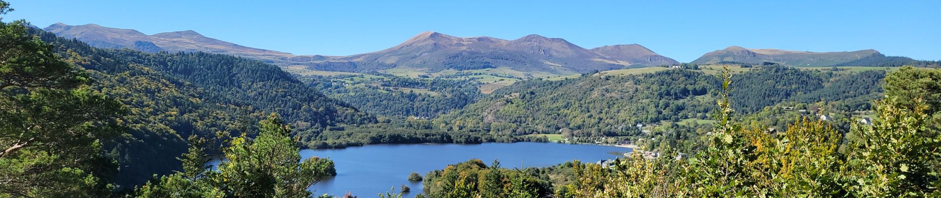 Tour Wandern Chambon-sur-Lac - Lac Cambon et Château de Murol - Photo