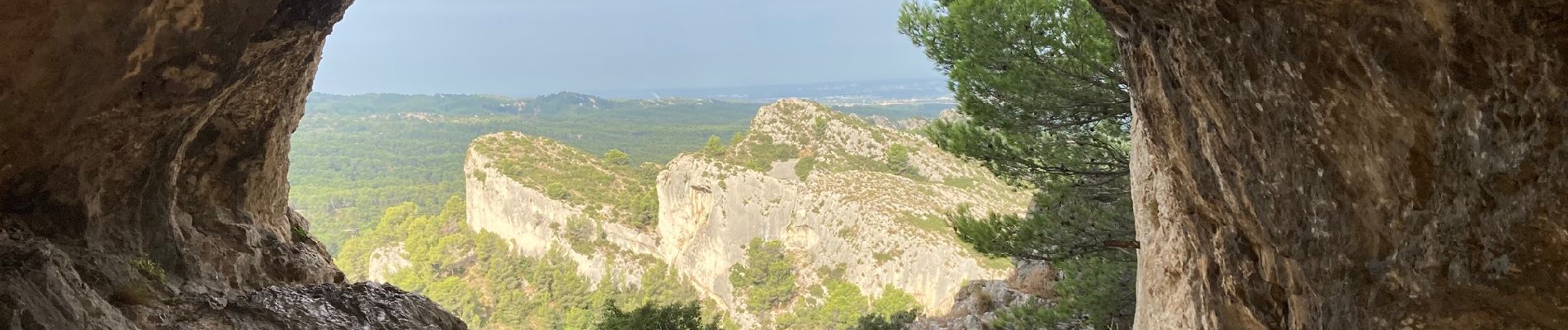 Trail Walking Saint-Rémy-de-Provence - Gaussier, Peiroou et les 2 trous - Photo