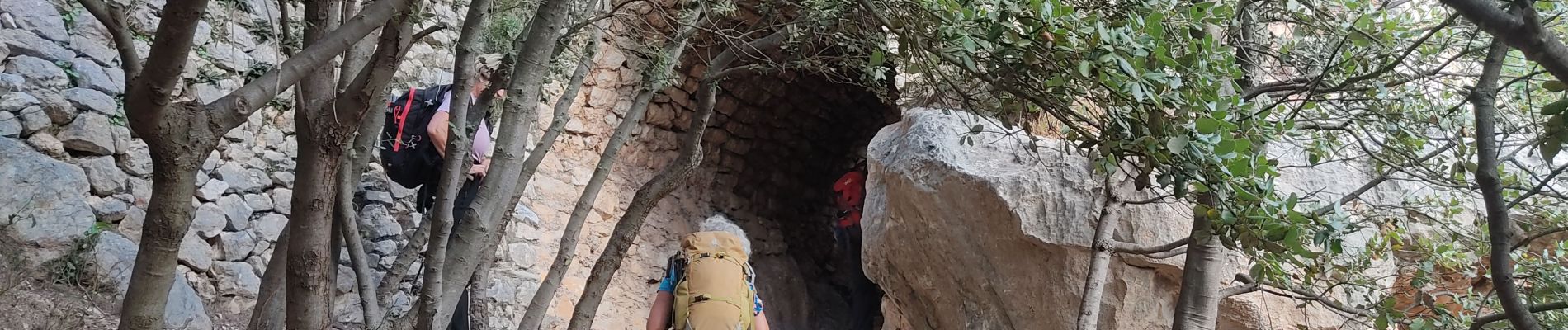 Excursión Senderismo Puyloubier - le pic des mouches  - Photo