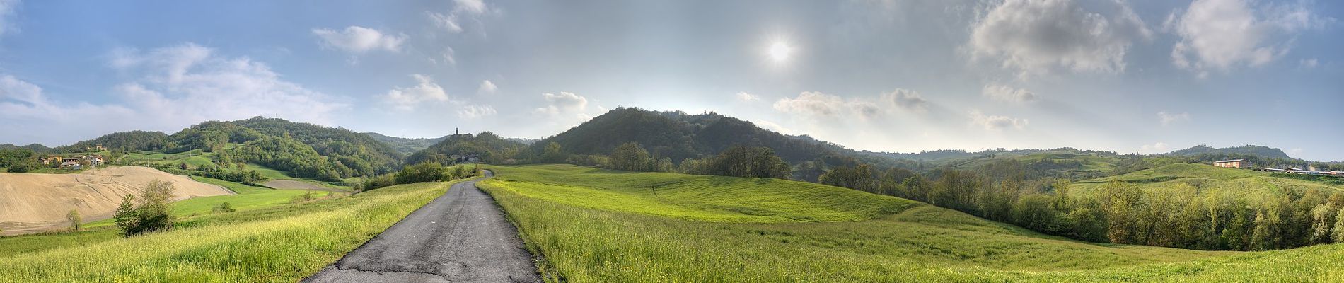 Tocht Te voet Viano - Mamorra - Monte Bergola - San Pietro in Querciala - Casella - Santa Maria in Castello - Vrone - Casino - Photo