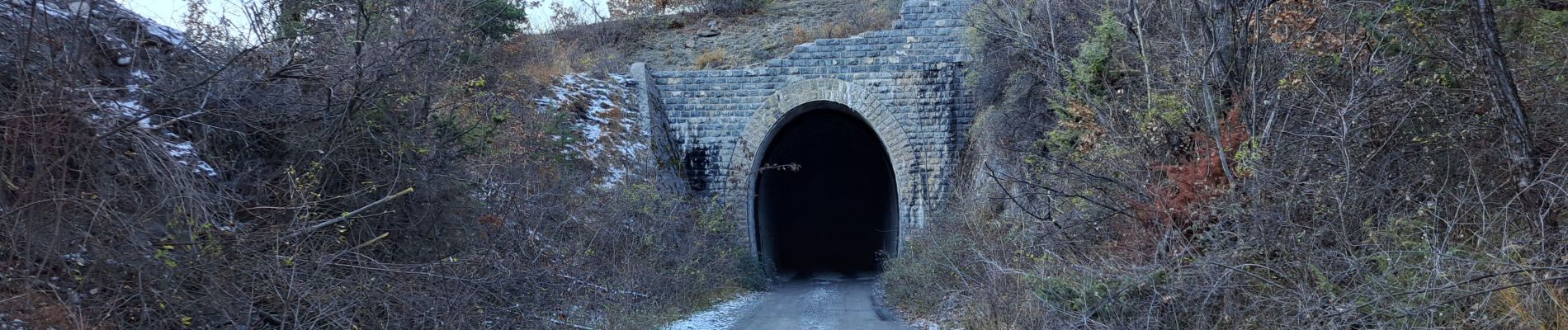 Tocht Stappen Le Lauzet-Ubaye - Circuit des tunnels.Lauzet Ubaye. 07/12/22 - Photo