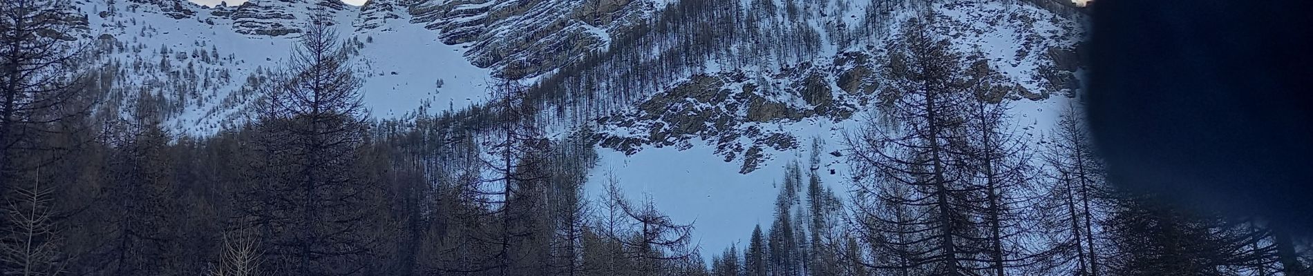 Trail Snowshoes Entraunes - Vers La Roche Trouée en raquettes - Photo