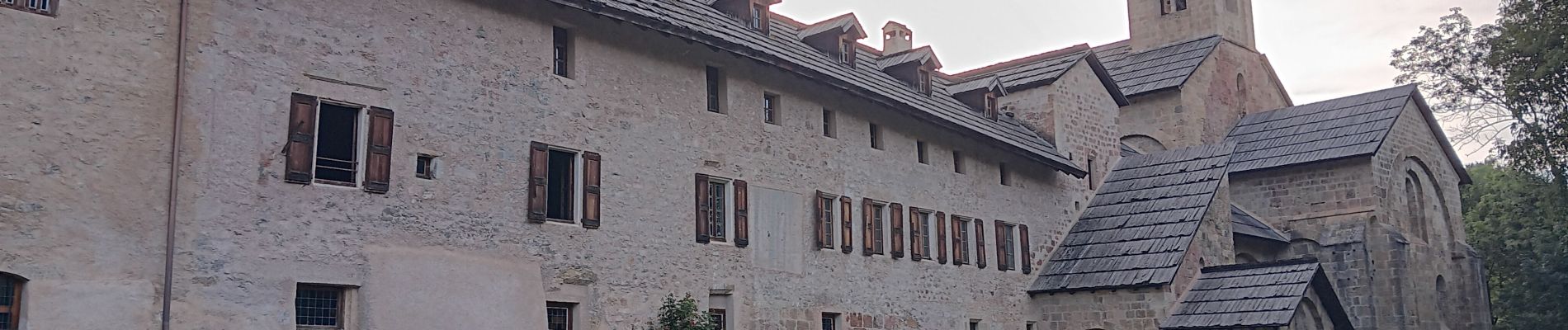 Tour Wandern Crots - dans le boscodon avec les moines, l'ours, les dames et le ministre via belv aiguillas, cirque bragousse et l abbaye - Photo