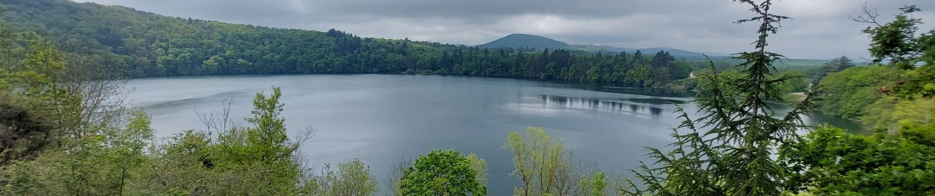 Tour Wandern Charbonnières-les-Vieilles - gour de Tazenat - Photo