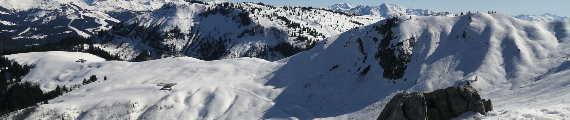 Excursión Raquetas de nieve La Giettaz - traversée par la croix et crêtes des frètes  - Photo