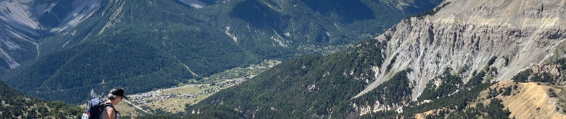 Randonnée Marche Névache - L'Aiguille rouge et Lac Chavillon : Panorama sur la vallée de la Clarée - Photo