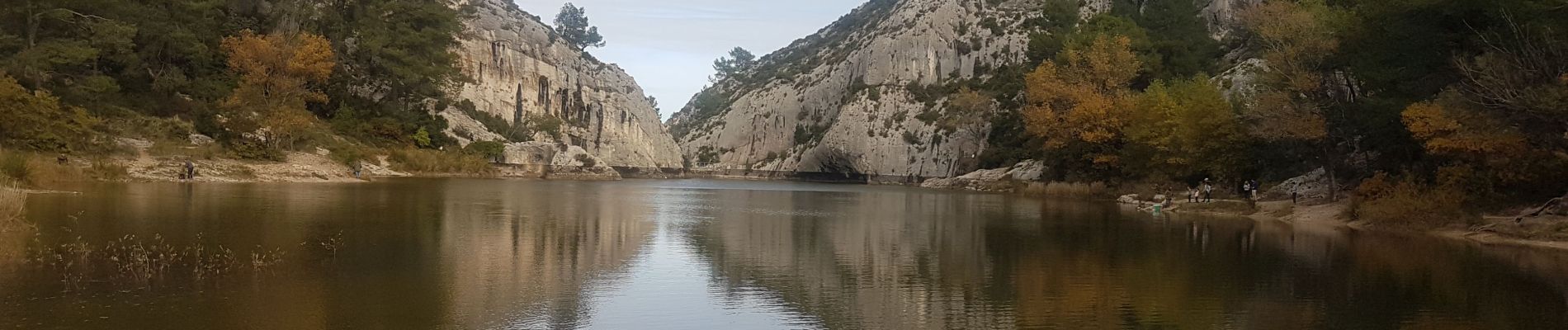 Tour Wandern Saint-Rémy-de-Provence - st Rémy lac peiroou rocher troués massif des caumes - Photo