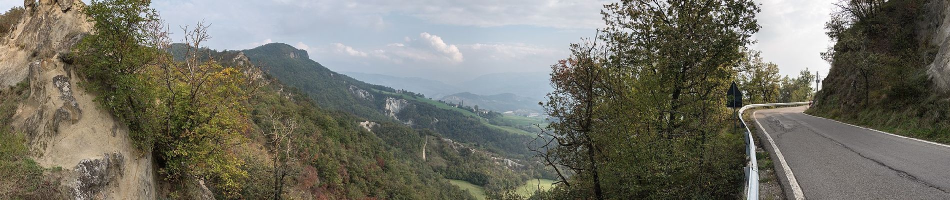 Tocht Te voet Carpineti - Valestra - Monte Valestra - Passo della Regina - Castello delle Carpinete - Photo