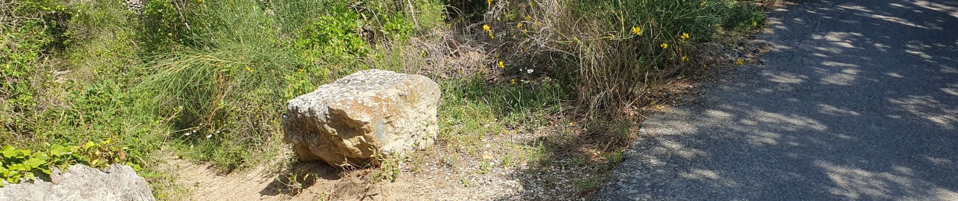 Tour Wandern Gordes - village bories towards hotel bories - Photo