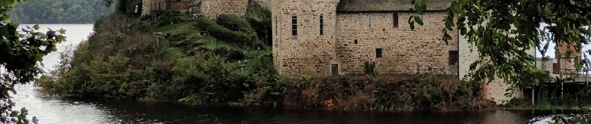 Percorso Marcia Bort-les-Orgues - Barrage de Bort les Orgues - Château de Val - Photo