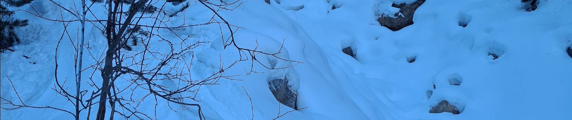 Tour Skiwanderen Cervières - Crêtes de la lauze ou voyage dans les entrailles de terre rouge - Photo