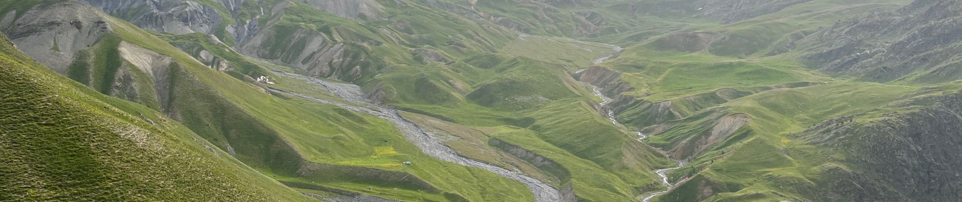 Tour Wandern Saint-Dalmas-le-Selvage - Col des Fourches Col de Pouriac sous la tete de l'enchastraye - Photo