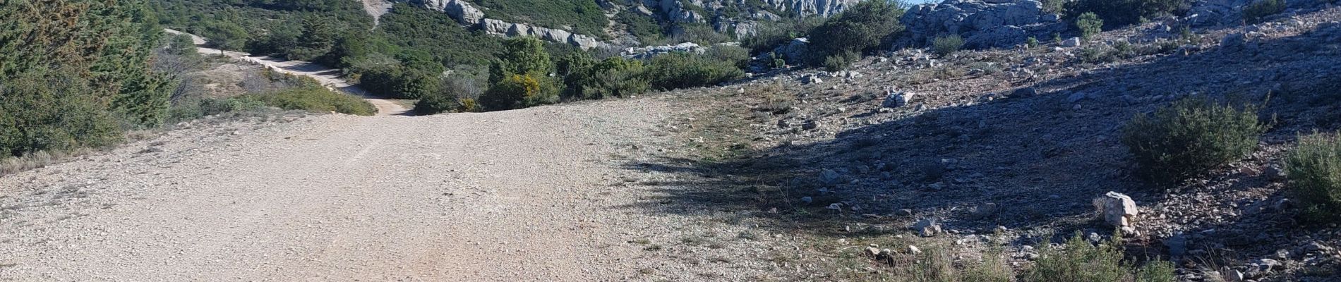 Trail Walking Aubagne - Marseille  Garlaban grotte Manon - Photo