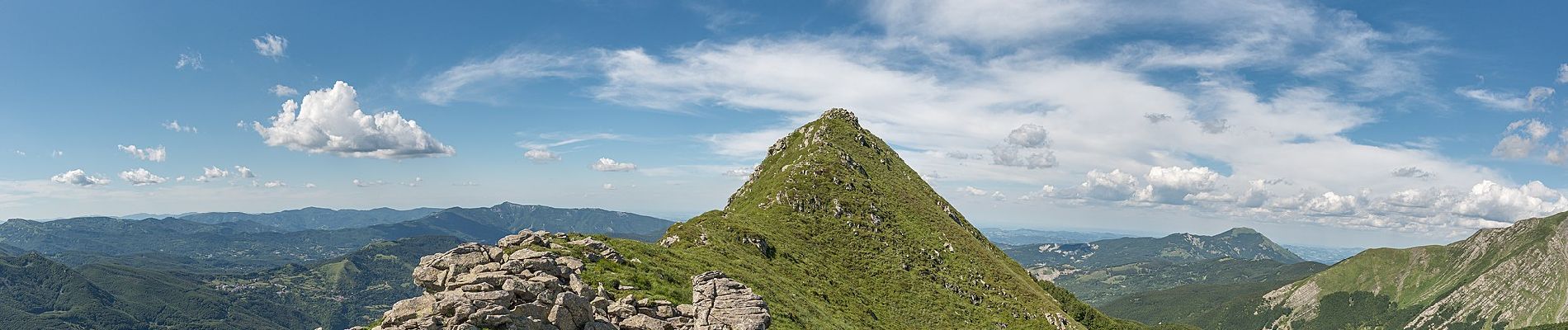 Percorso A piedi Ventasso - Cecciola - in Cima ai Ronchi - La Selva - Lago Gora - Lago di Monte Acuto - Sella di Monte Acuto - Photo