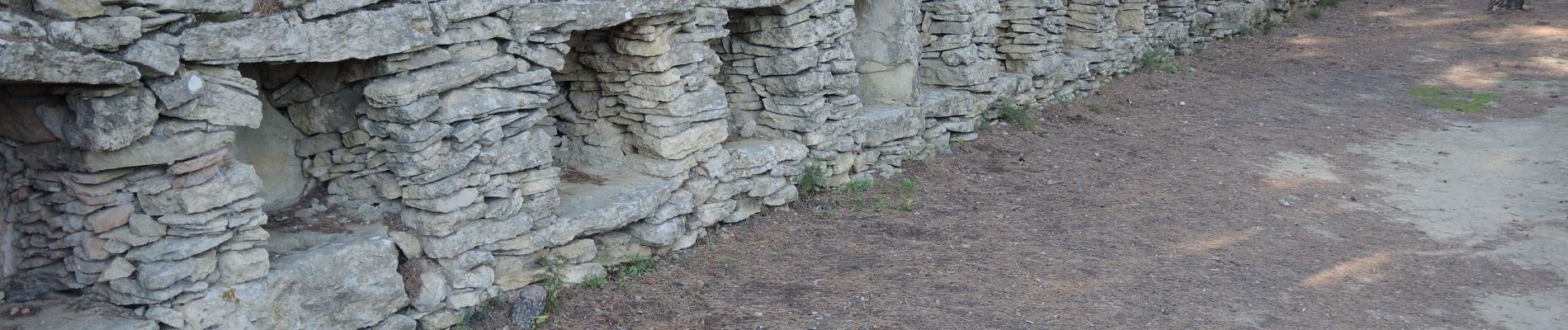 Tour Wandern Cornillon-Confoux - PF-Cornillon-Confoux - Le sentier des Bories - Photo