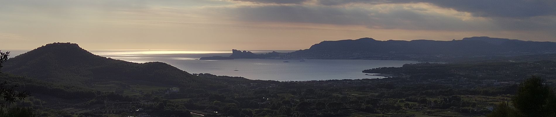 Excursión Senderismo La Cadière-d'Azur - Dans les vignes autour de la Cadiere - Photo