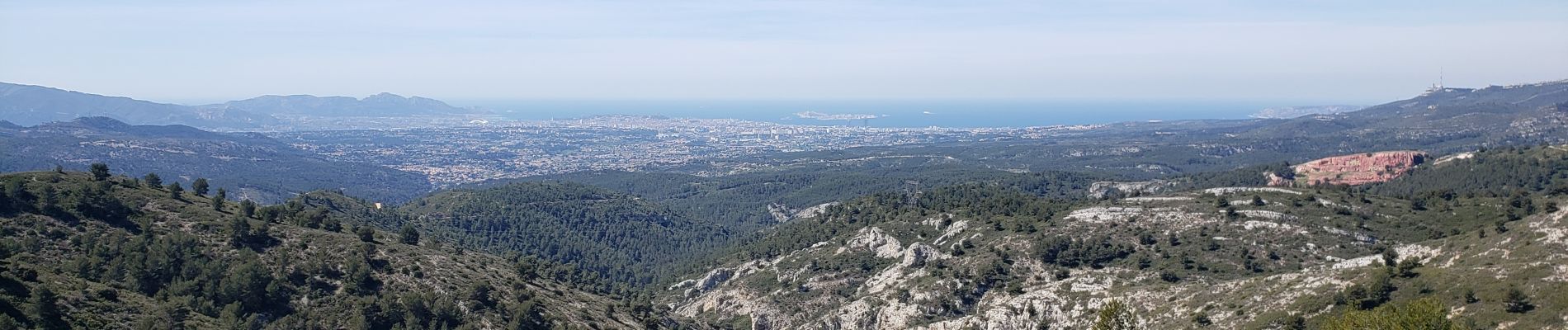 Tour Wandern Saint-Savournin - Boucle Grotte aux fées et vers le Grand Puech  - Photo